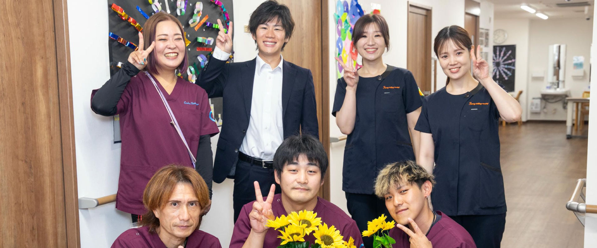 スタッフと入居者の笑顔